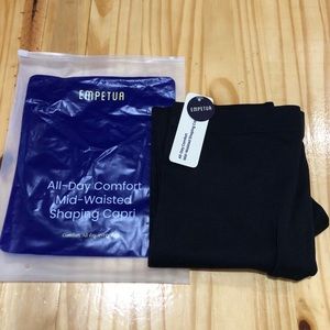 NWT $60 All Day Comfort Empetua  Medium Waisted Shaping Capri Leggings Black L